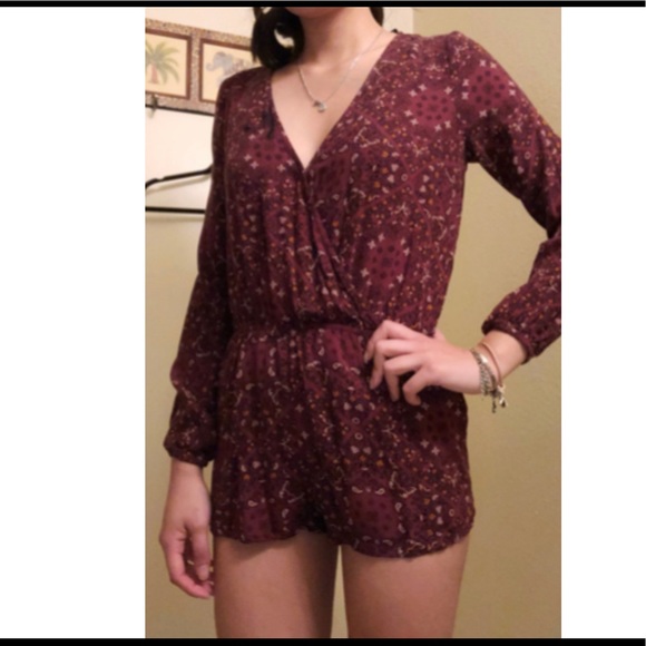 Forever 21 Women's Long Sleeve V-Neck Paisley Print Romper Size Large - Picture 2 of 12